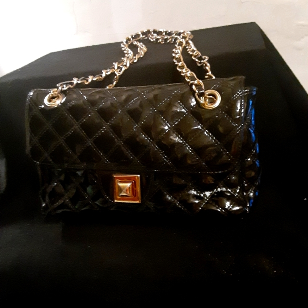 Ladies  classic quitted leather  handbag with chain handle